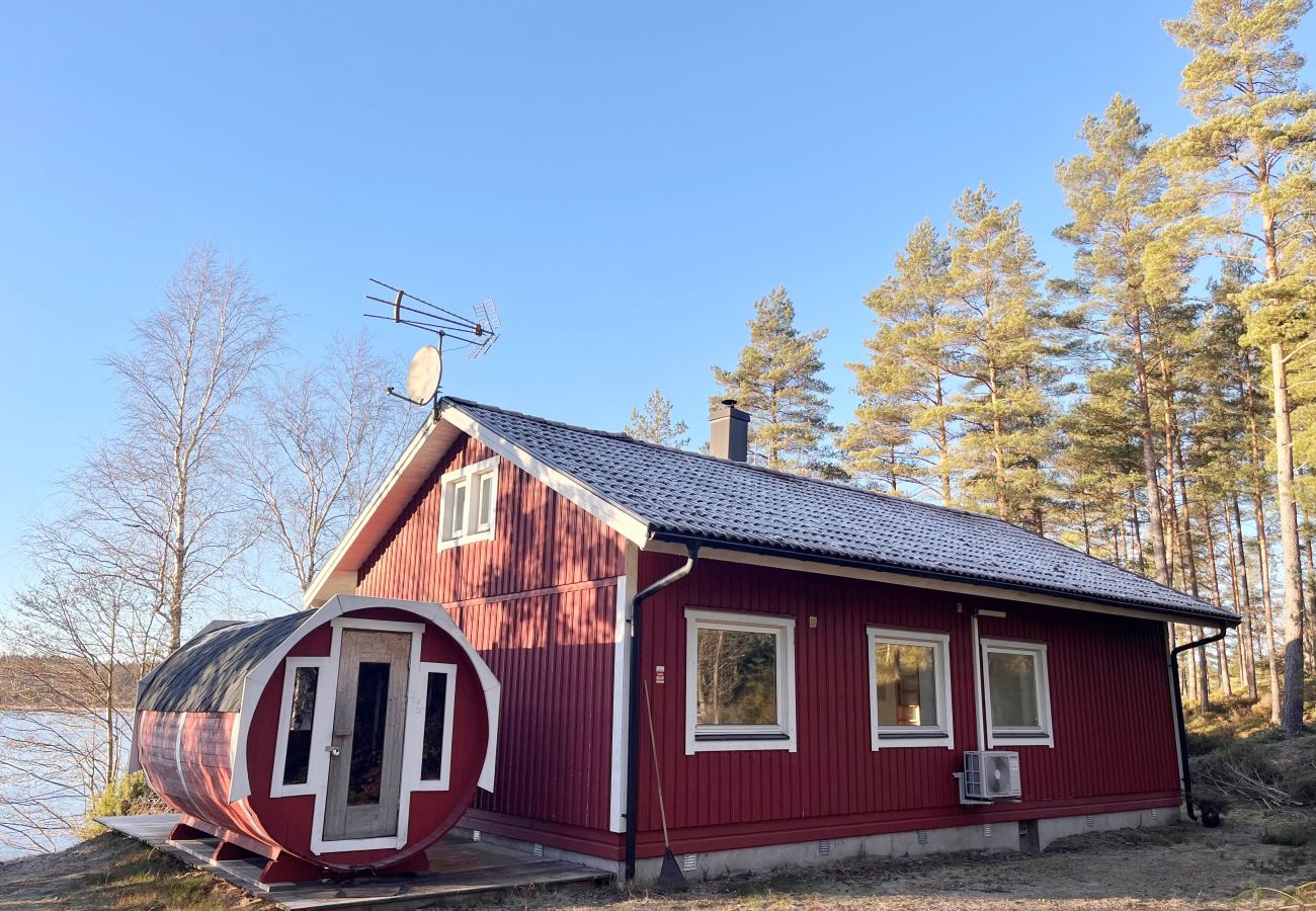 Ferienhaus in Gnosjö - Ferienhaus in Gnosjö mit Seegrundstück | SE07015