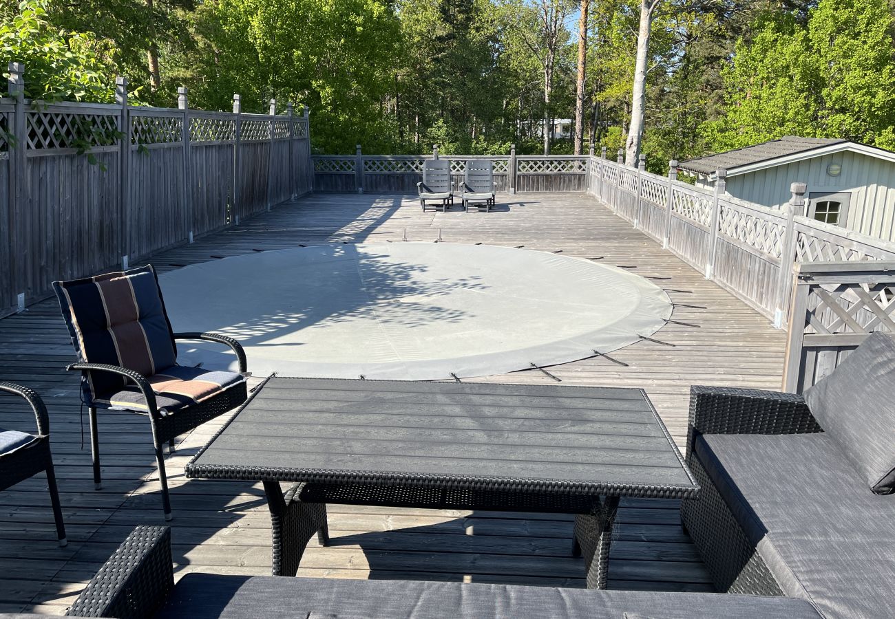 Ferienhaus in Oskarshamn - Gemütliches Ferienhaus 300 Meter von einer Bucht Außerhalb von OskarshamnI SE05052 