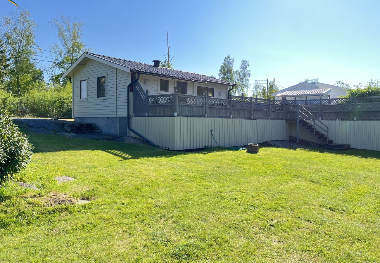 Ferienhaus in Oskarshamn - Gemütliches Ferienhaus 300 Meter von einer Bucht Außerhalb von OskarshamnI SE05052 