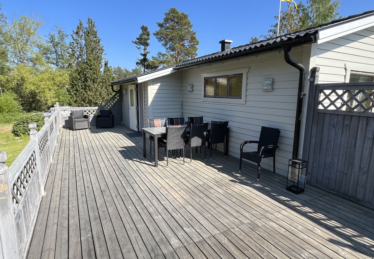 Ferienhaus in Oskarshamn - Gemütliches Ferienhaus 300 Meter von einer Bucht Außerhalb von OskarshamnI SE05052 