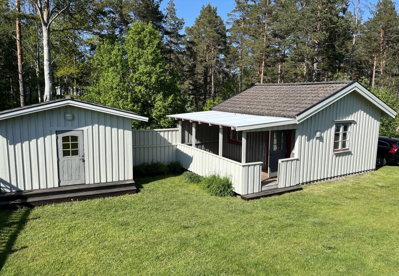 Ferienhaus in Oskarshamn - Gemütliches Ferienhaus 300 Meter von einer Bucht Außerhalb von OskarshamnI SE05052 