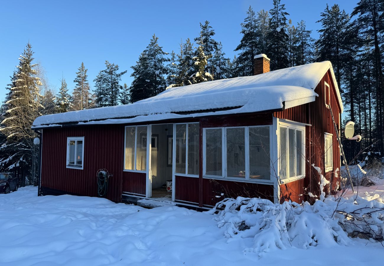 Ferienhaus in Bograngen - Gemütliche Wildnishütte in Värmland/Bograngen | SE18028