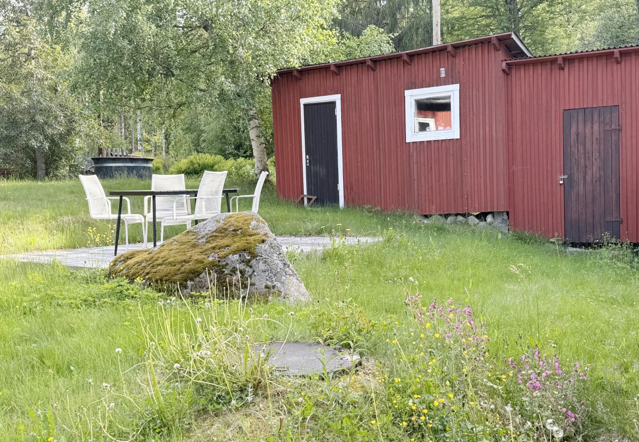 Ferienhaus in Bograngen - Gemütliche Wildnishütte in Värmland/Bograngen | SE18028