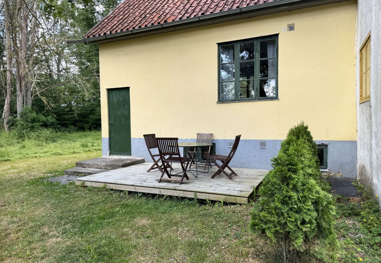 Ferienhaus in Romakloster - Echtes Gotland-Haus mit großem Garten in Roma | SE12026