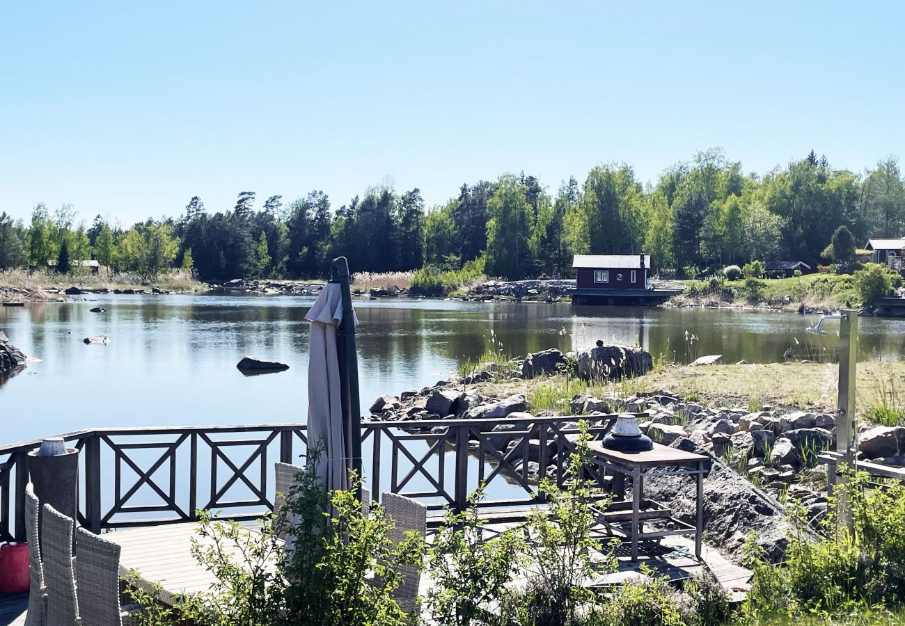 Ferienhaus in Gävle - Angenehme Unterkunft mit eigenem Meeresstrand an der Jungfrukusten | SE20023