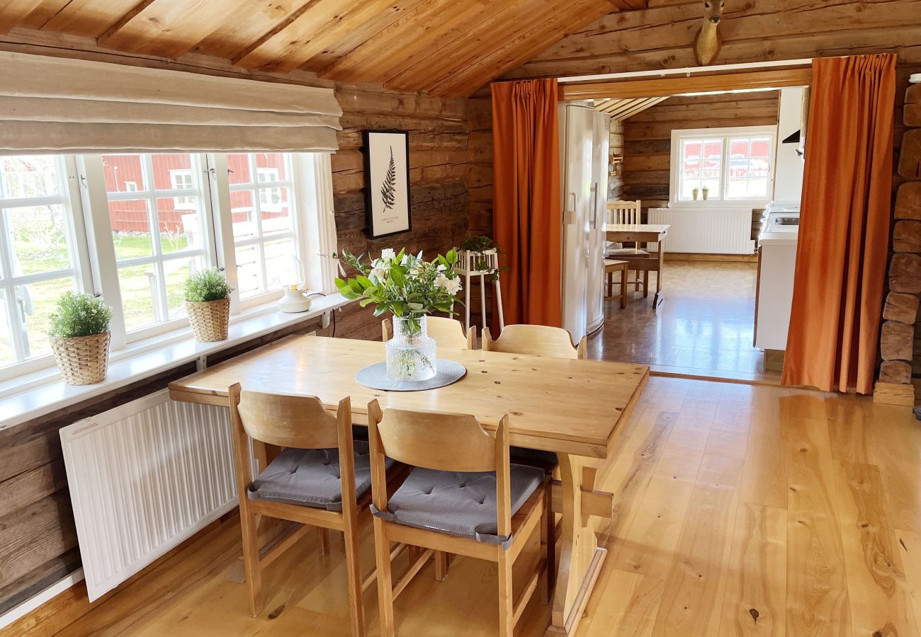 Ferienhaus in Vassmolösa - Gemütliches Blockhaus in der Nähe des Meeres und der Natur in Hagbyhamn | SE05081