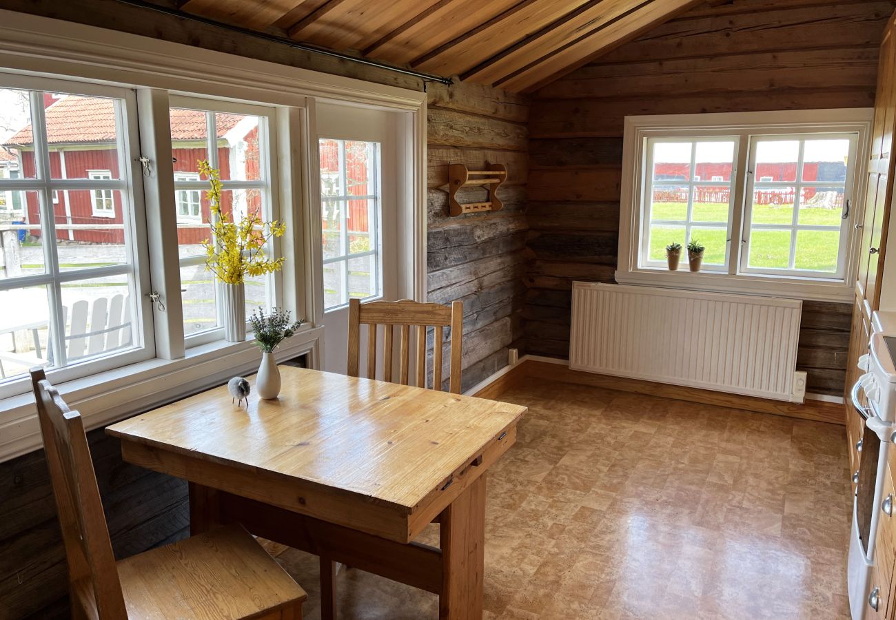 Ferienhaus in Vassmolösa - Gemütliches Blockhaus in der Nähe des Meeres und der Natur in Hagbyhamn | SE05081