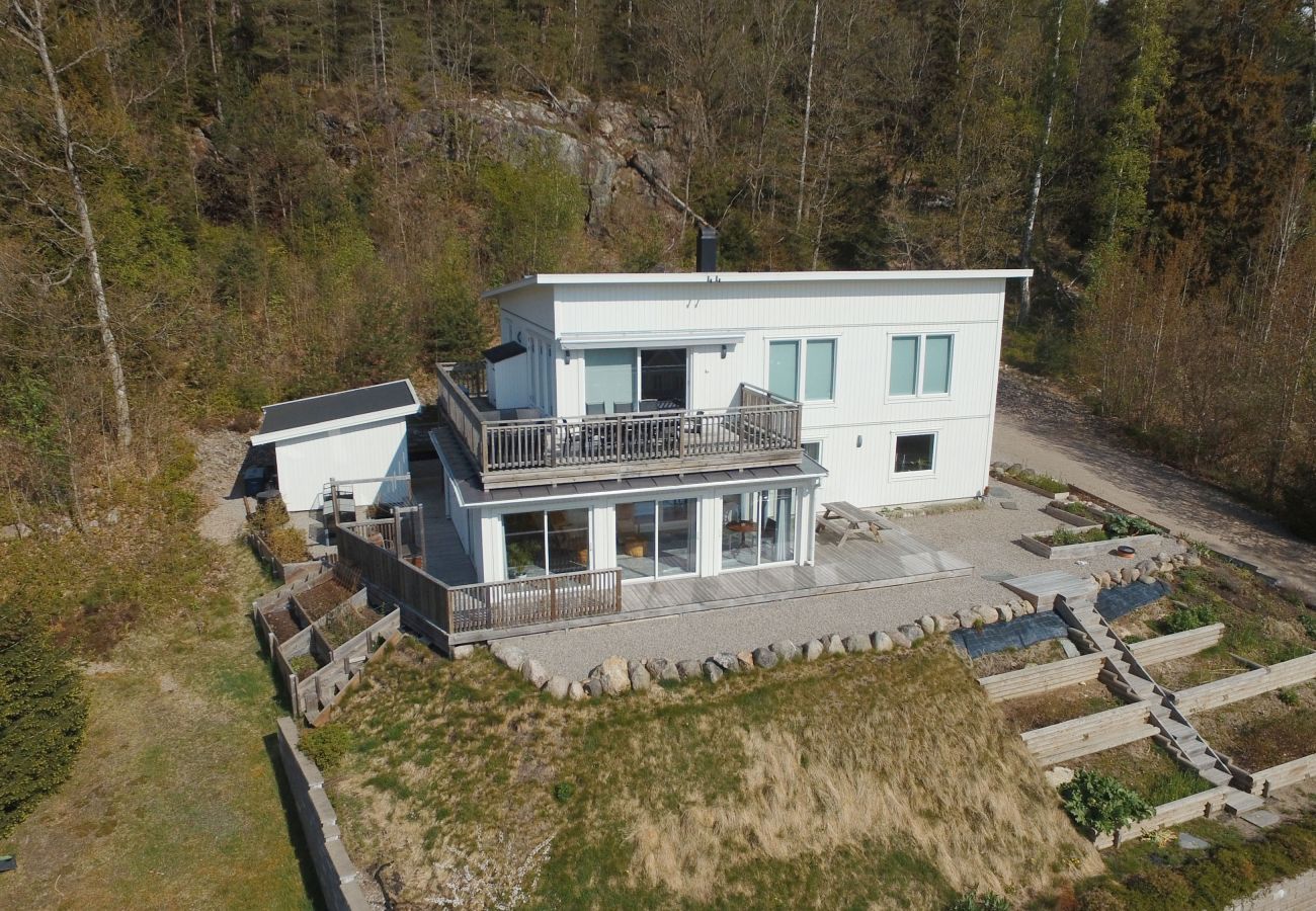 Ferienhaus in Uddevalla - Schöne Villa mit Blick auf den Byfjord und Uddevalla | SE09061