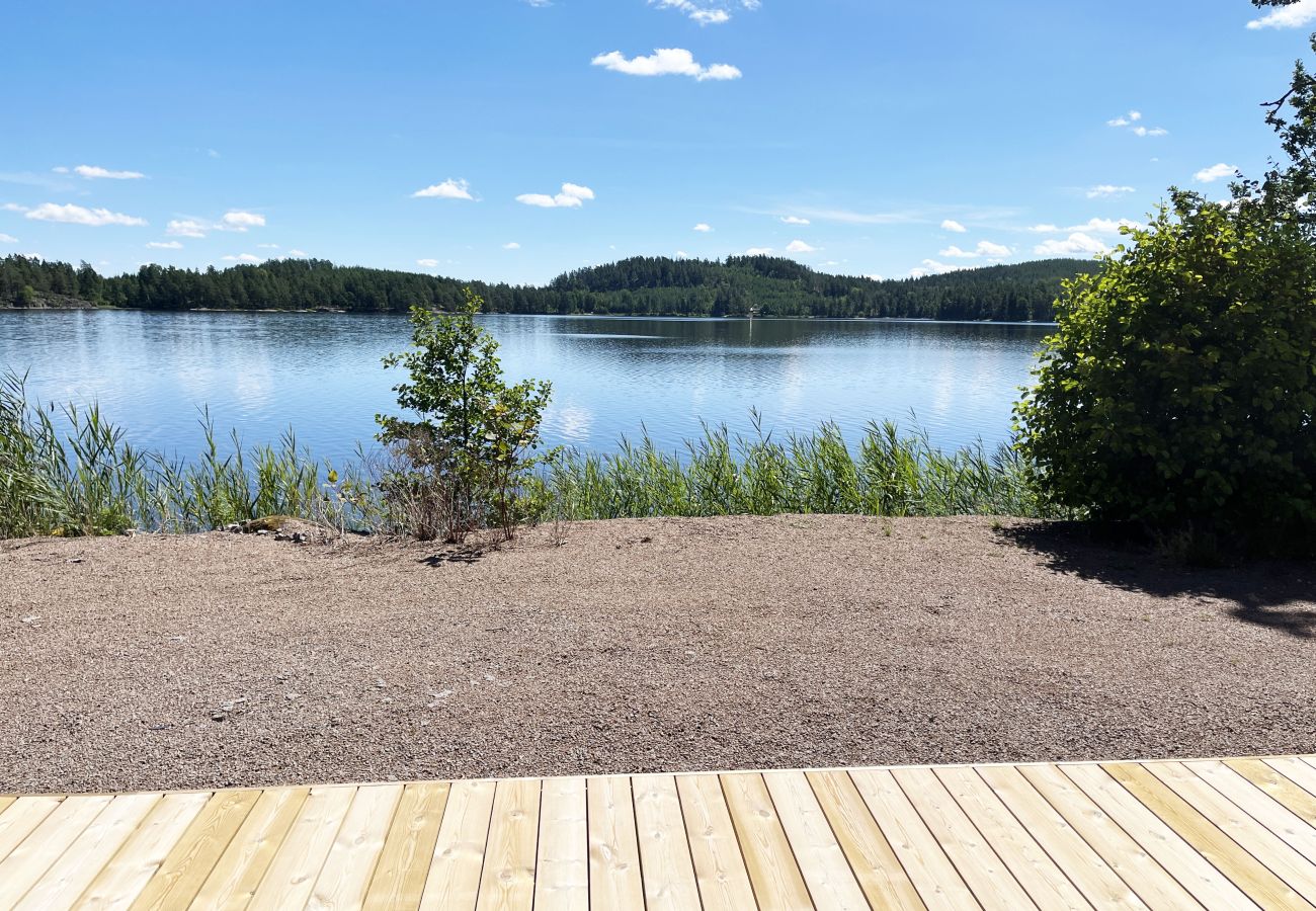 Ferienhaus in Järnforsen - Neu gebautes Ferienhaus auf einem Seegrundstück neben dem Flatensee außerhalb von Virserum | SE05072