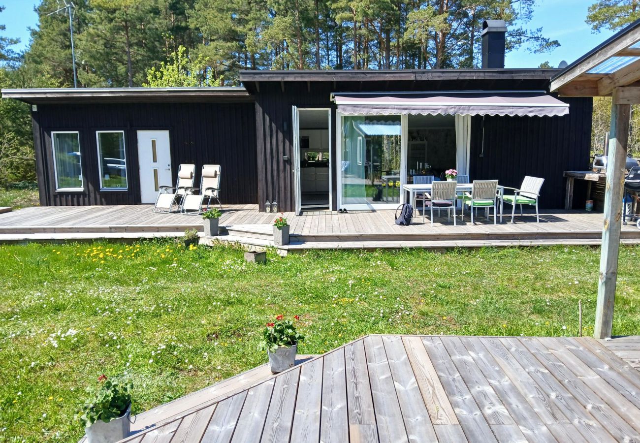 Ferienhaus in Lärbro - Schönes Ferienhaus in Lärbro, 150 m von einem der ruhigsten Strände Gotlands entfernt | SE12051