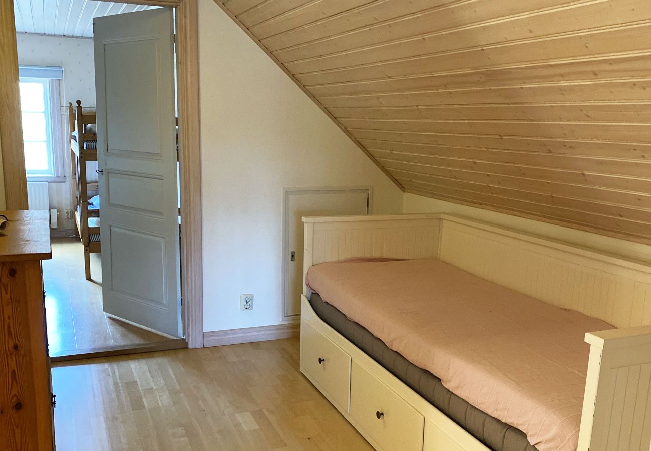 Ferienhaus in Löttorp - Große Holzvilla in malerischer Lage südlich von Löttorp | SE04050