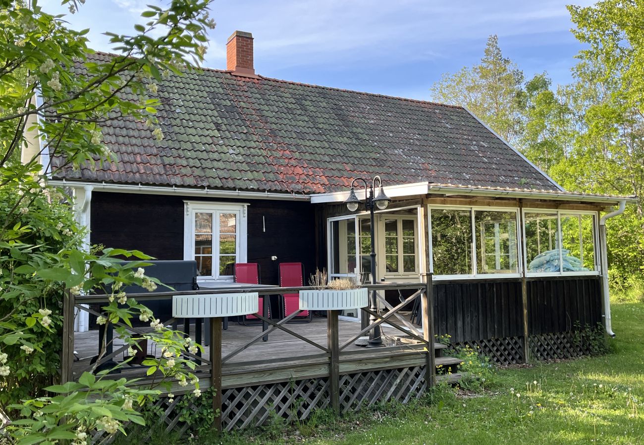 Ferienhaus in Löttorp - Große Holzvilla in malerischer Lage südlich von Löttorp | SE04050