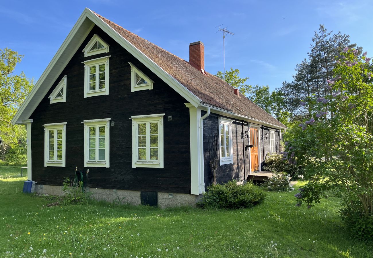 Ferienhaus in Löttorp - Große Holzvilla in malerischer Lage südlich von Löttorp | SE04050