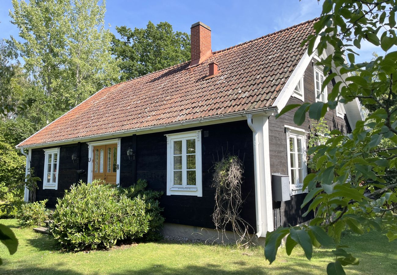 Ferienhaus in Löttorp - Große Holzvilla in malerischer Lage südlich von Löttorp | SE04050