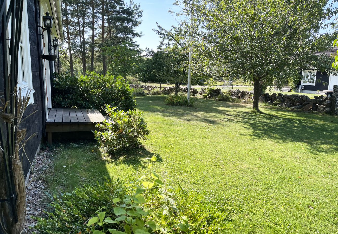 Ferienhaus in Löttorp - Große Holzvilla in malerischer Lage südlich von Löttorp | SE04050