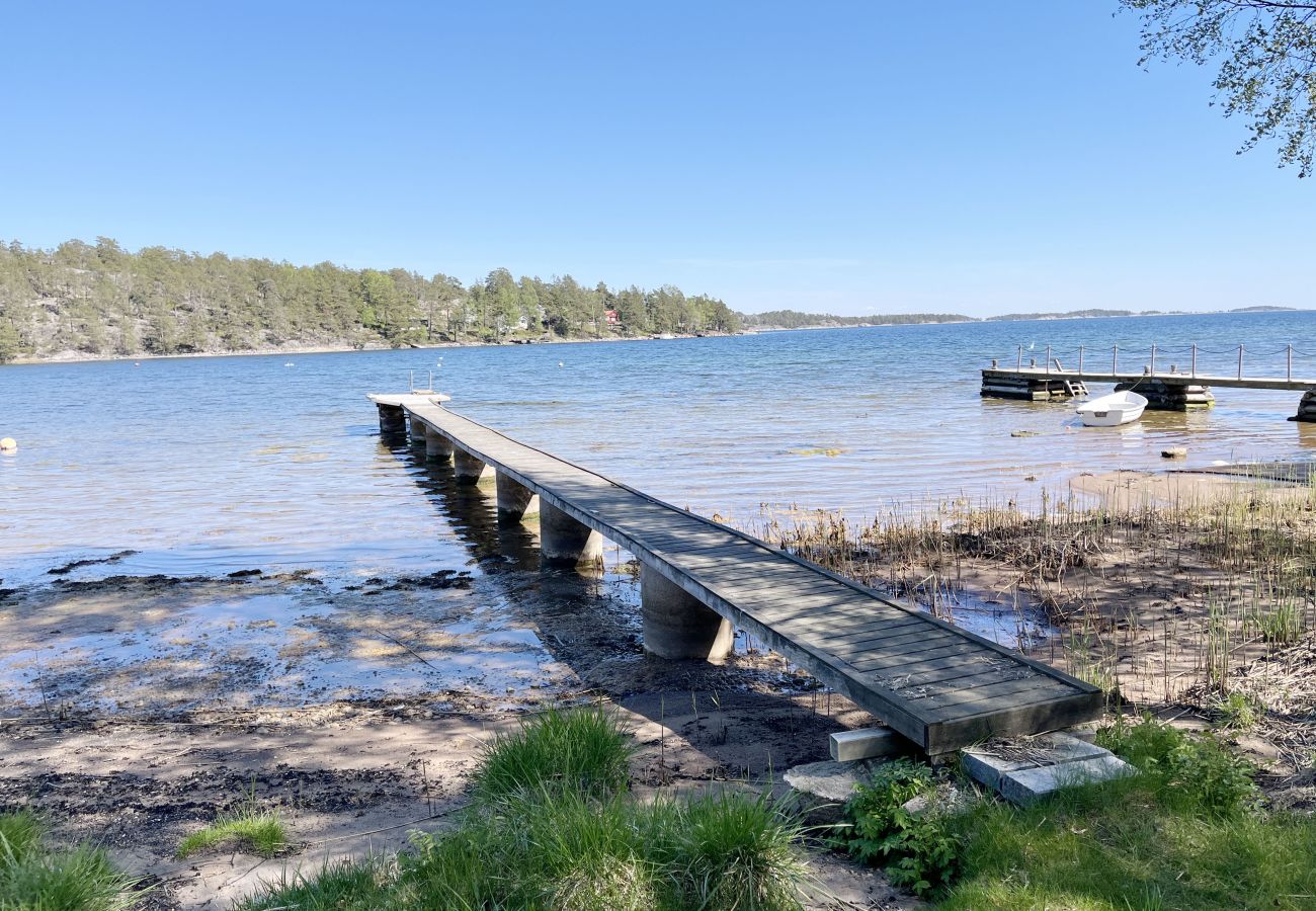 Ferienhaus in Västervik - Schönes Haus mit Gästehaus 150 Meter vom Meer außerhalb von Västervik | SE05073