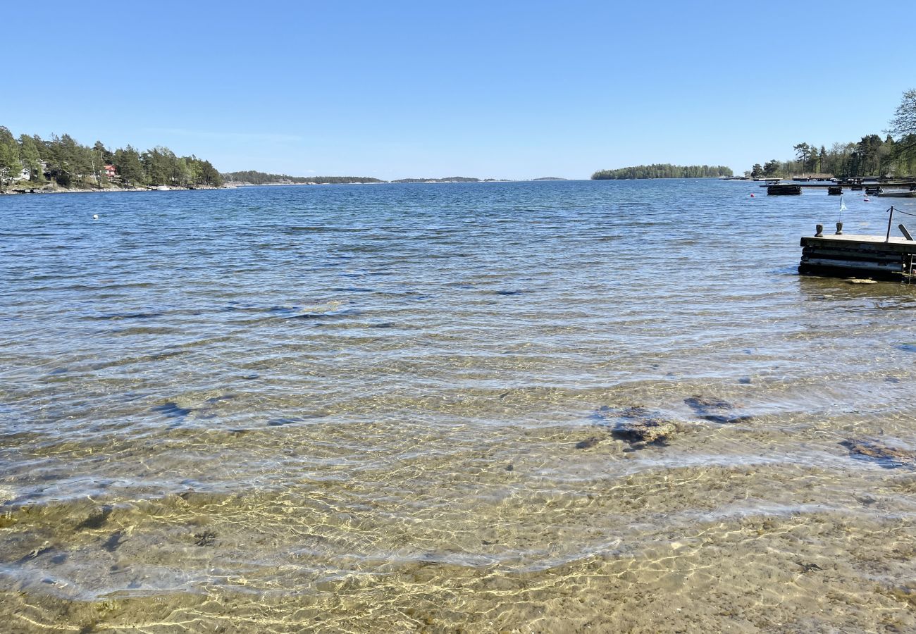 Ferienhaus in Västervik - Schönes Haus mit Gästehaus 150 Meter vom Meer außerhalb von Västervik | SE05073