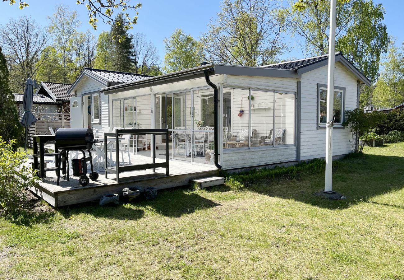 Ferienhaus in Västervik - Schönes Haus mit Gästehaus 150 Meter vom Meer außerhalb von Västervik | SE05073