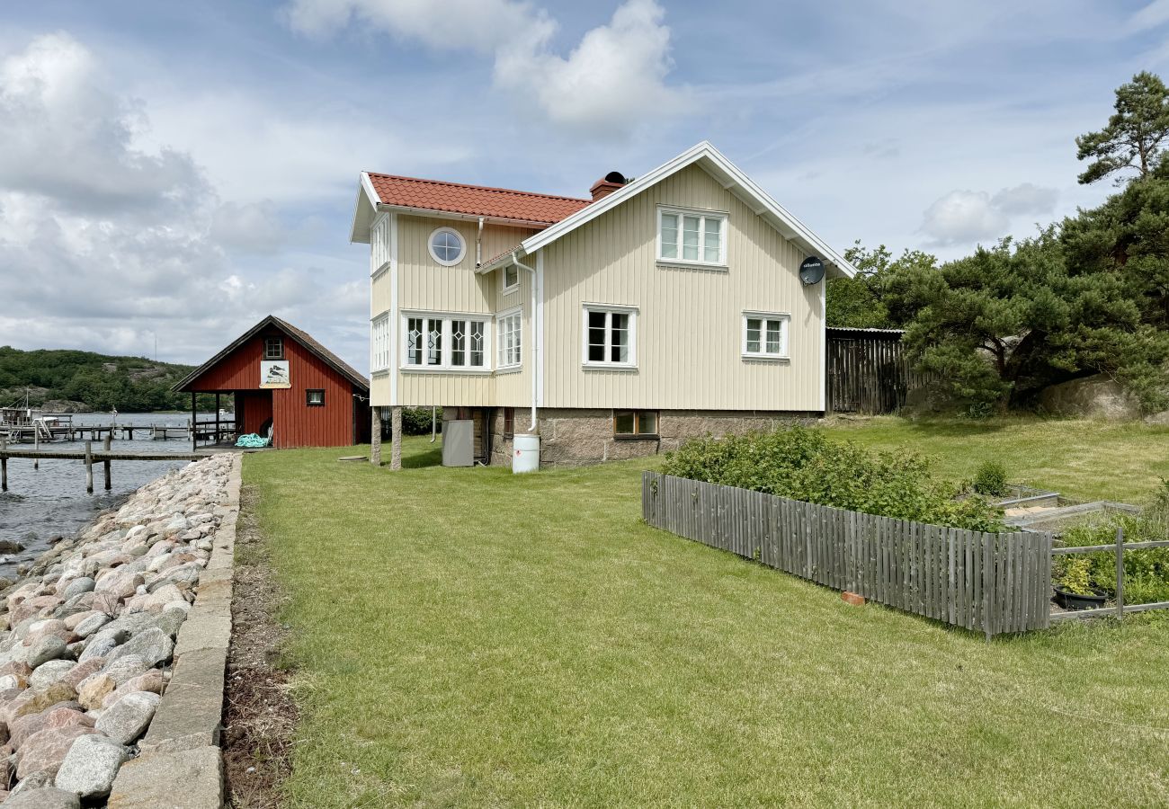 Ferienhaus in Hamburgsund - Einzigartige Strandvilla mit eigenem Steg in Hamburgsund | SE09068