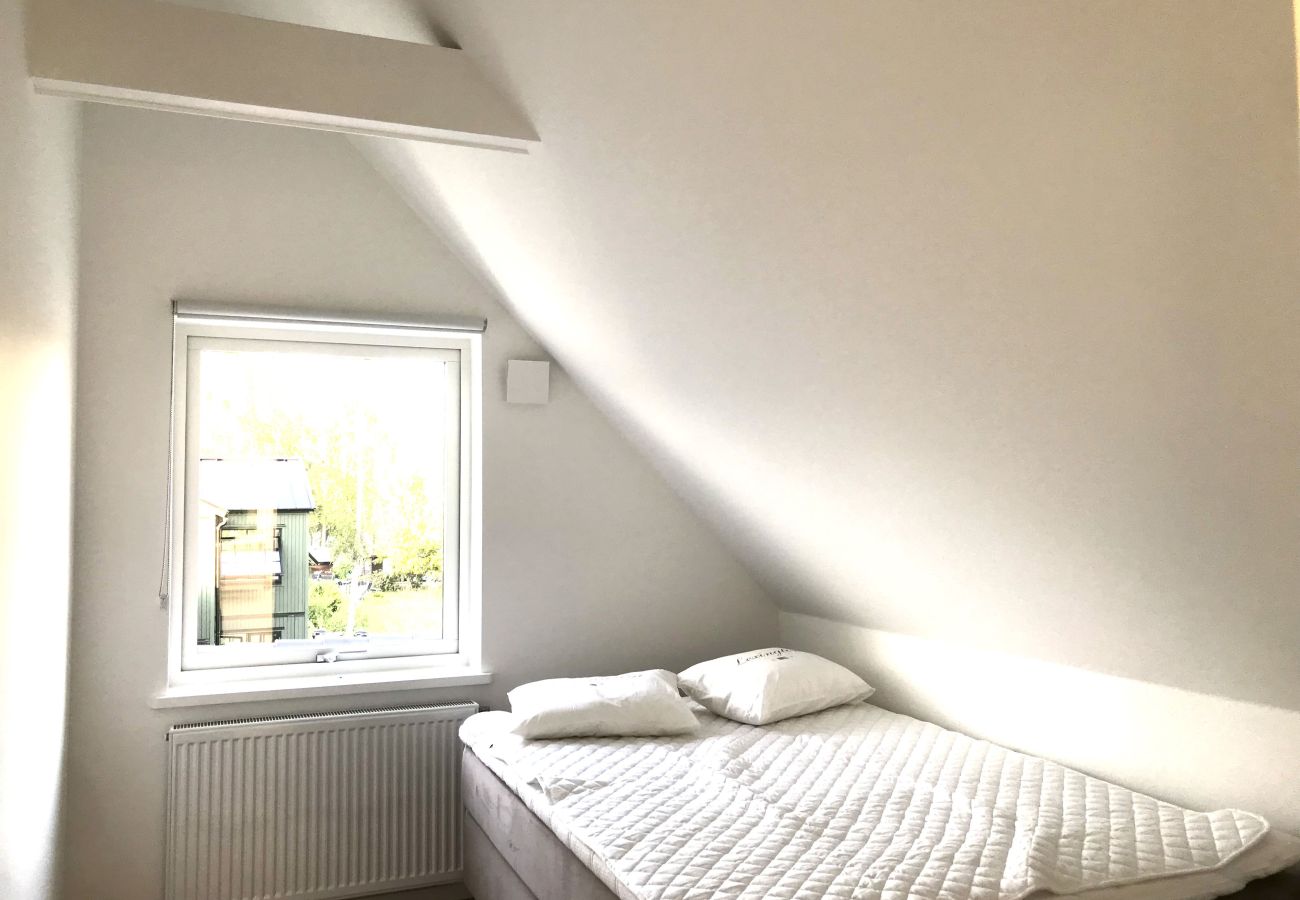 Ferienhaus in Huddinge - Fantastisches Haus mit eigenem Steg und Seeblick, 30 Minuten von Stockholm entfernt | SE13032