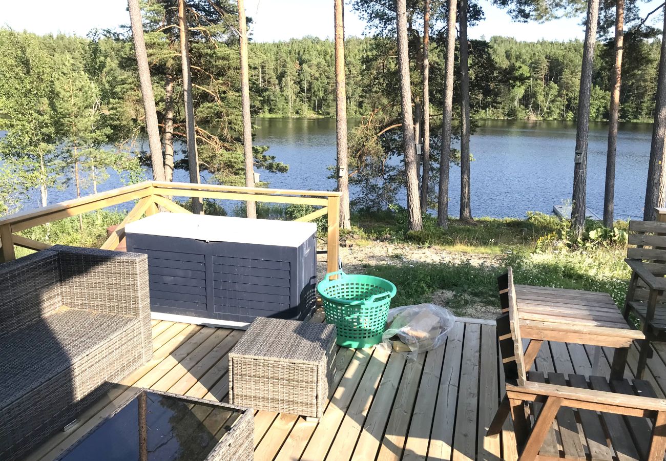 Ferienhaus in Huddinge - Fantastisches Haus mit eigenem Steg und Seeblick, 30 Minuten von Stockholm entfernt | SE13032