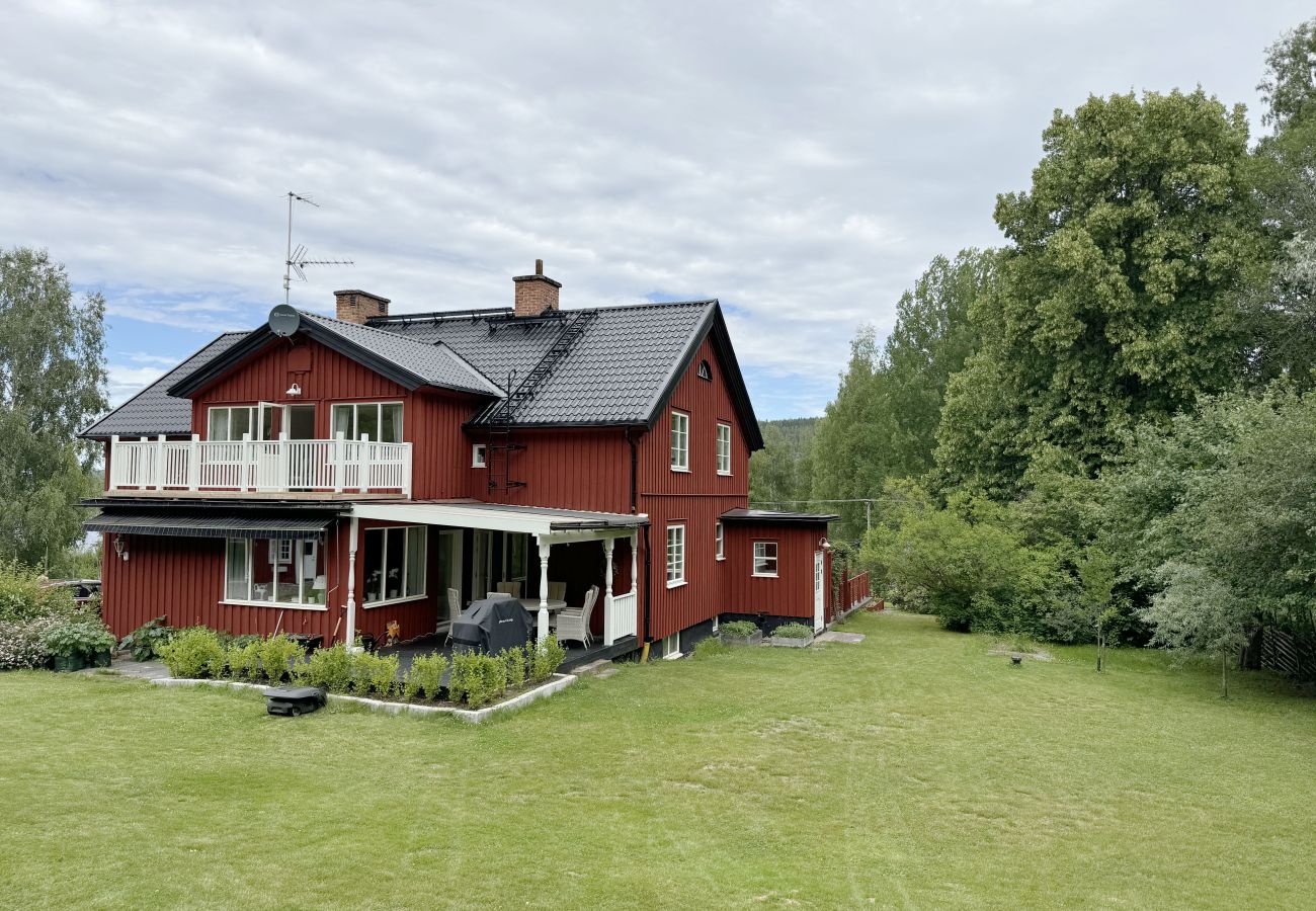 Ferienhaus in Sunnemo - Große schöne Villa mit Blick auf Lidsjön SE18030