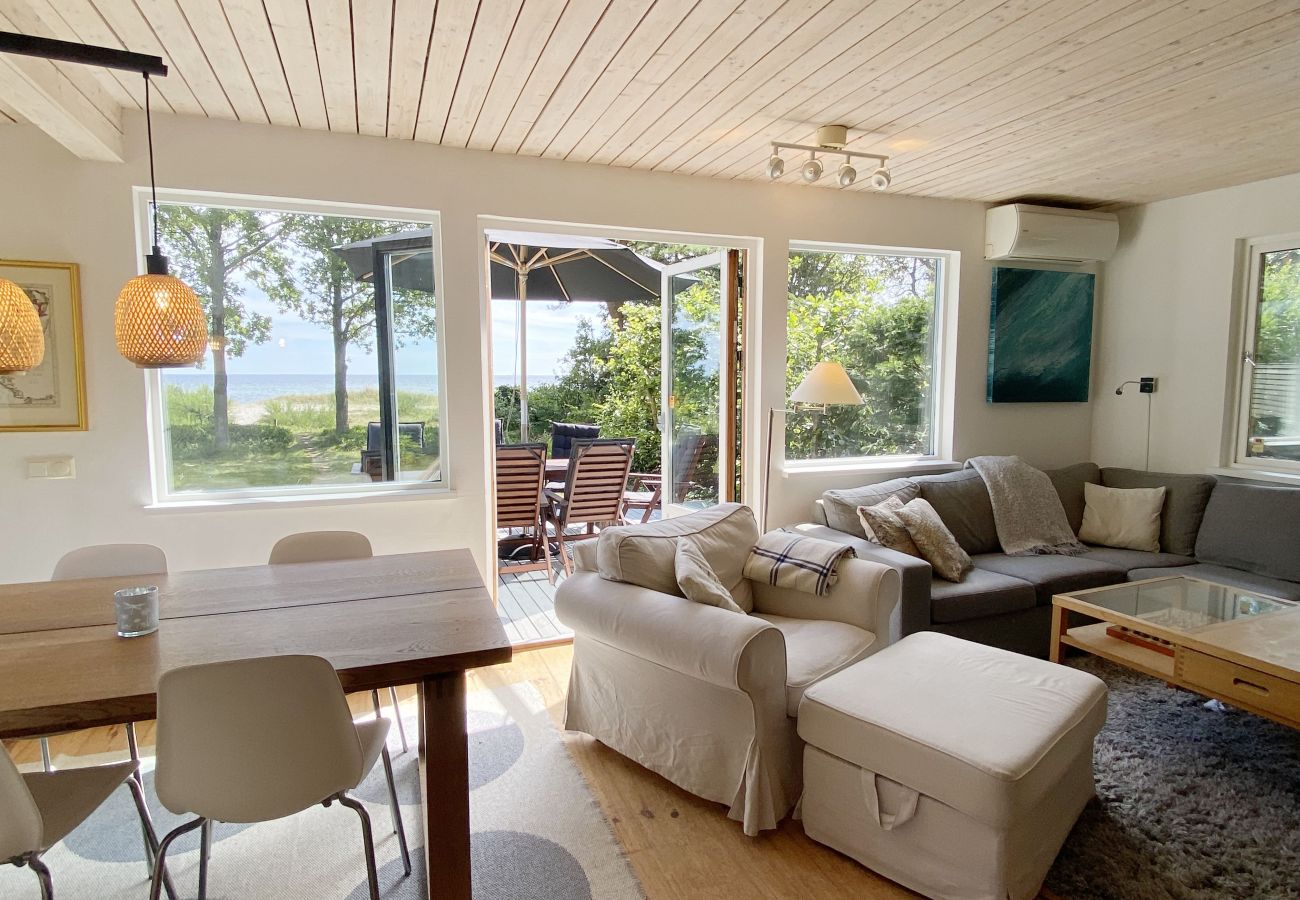 Ferienhaus in Beddingestrand - Ferienhaus am Strand mit Meerblick, Sauna und Privatsphäre in Beddingestrand | SE01061