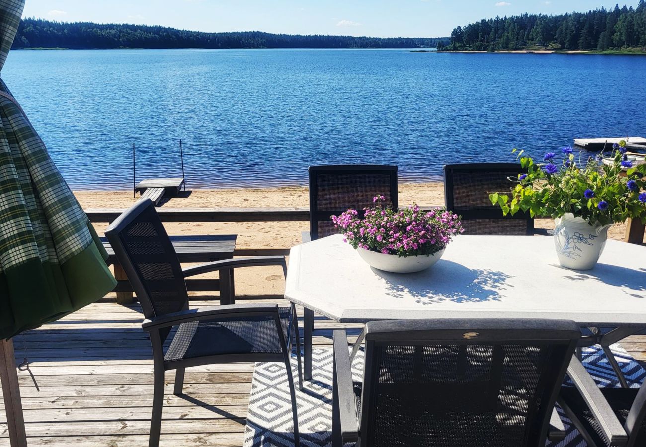 Ferienhaus in Gislaved - Gemütliches Ferienhaus auf einem Grundstück am See außerhalb von Gislaved | SE05083