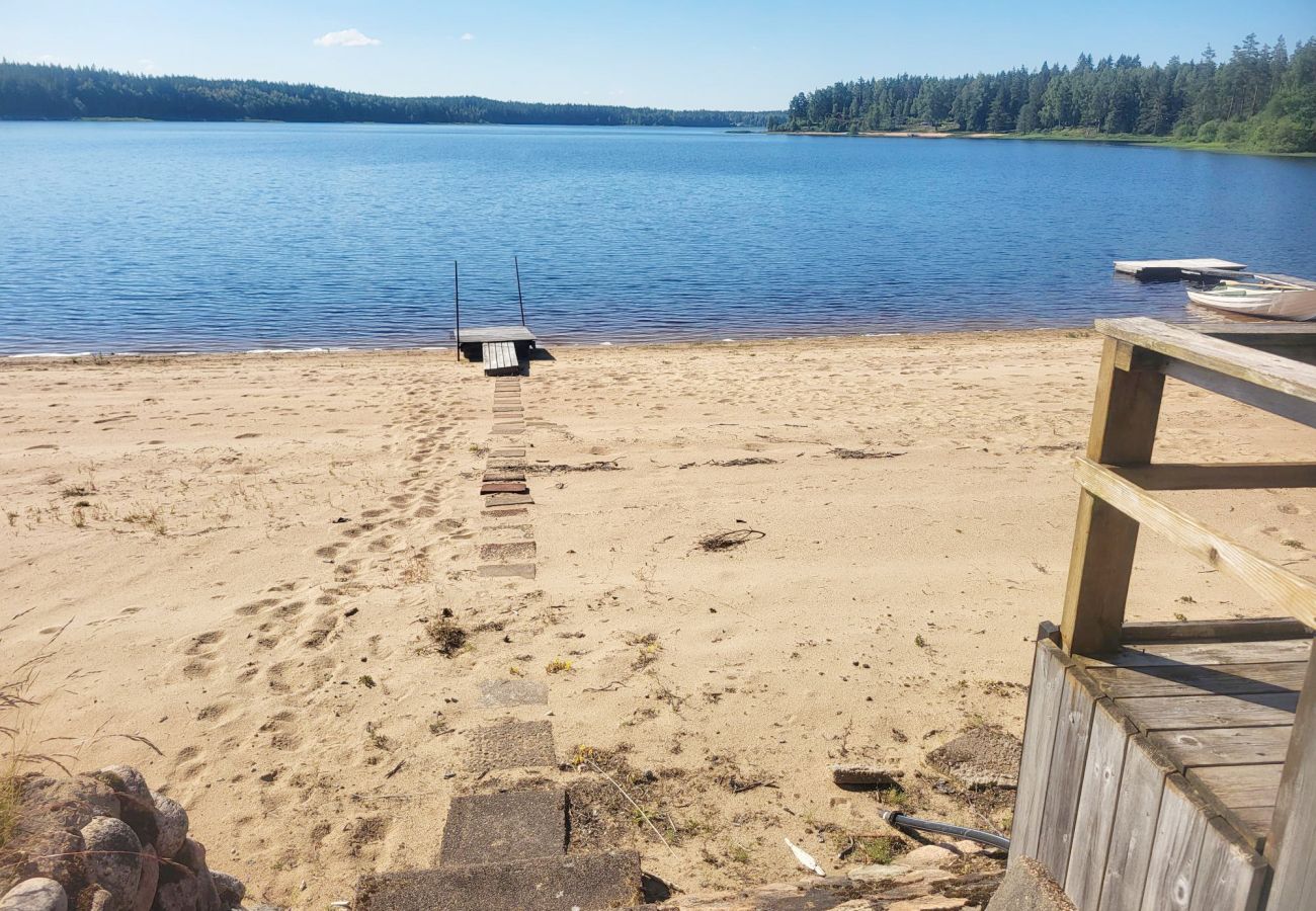 Ferienhaus in Gislaved - Gemütliches Ferienhaus auf einem Grundstück am See außerhalb von Gislaved | SE05083