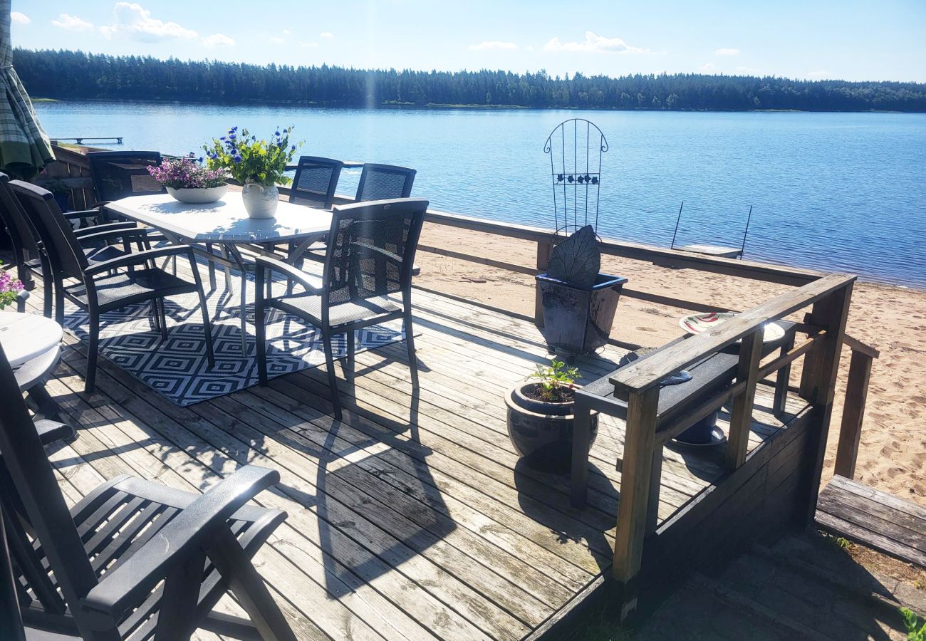 Ferienhaus in Gislaved - Gemütliches Ferienhaus auf einem Grundstück am See außerhalb von Gislaved | SE05083