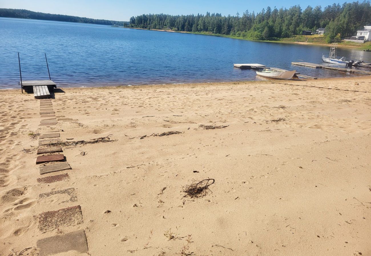 Ferienhaus in Gislaved - Gemütliches Ferienhaus auf einem Grundstück am See außerhalb von Gislaved | SE05083