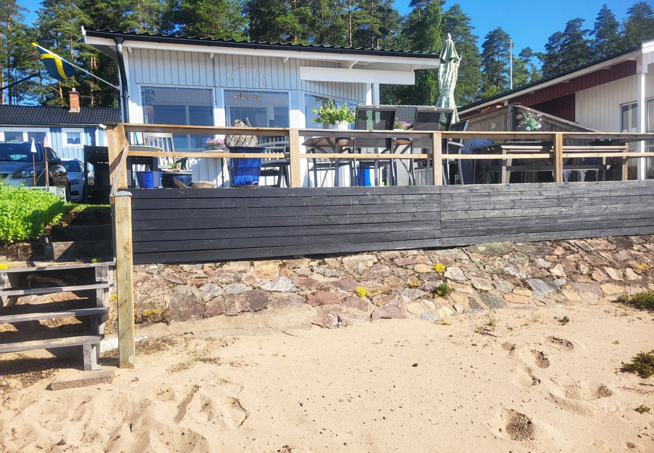 Ferienhaus in Gislaved - Gemütliches Ferienhaus auf einem Grundstück am See außerhalb von Gislaved | SE05083