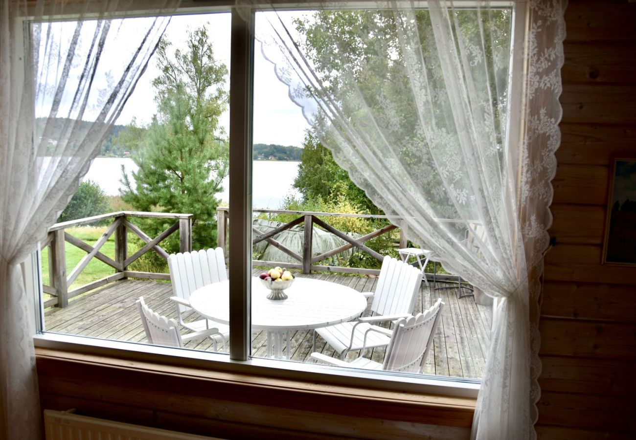 Ferienhaus in Gränna - Schönes Ferienhaus auf einem Seegrundstück am See Bunn außerhalb von Gränna | SE05077