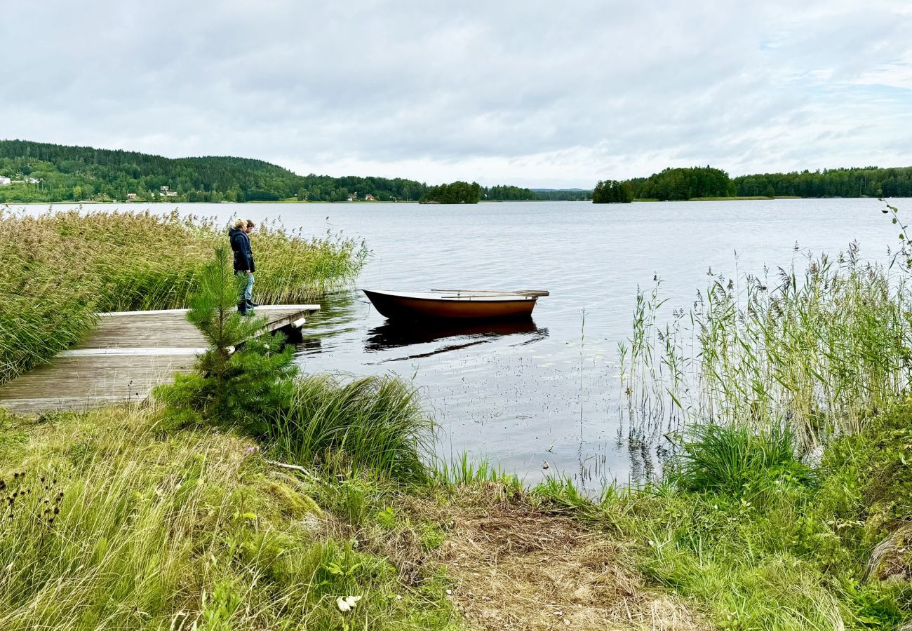 Ferienhaus in Gränna - Schönes Ferienhaus auf einem Seegrundstück am See Bunn außerhalb von Gränna | SE05077