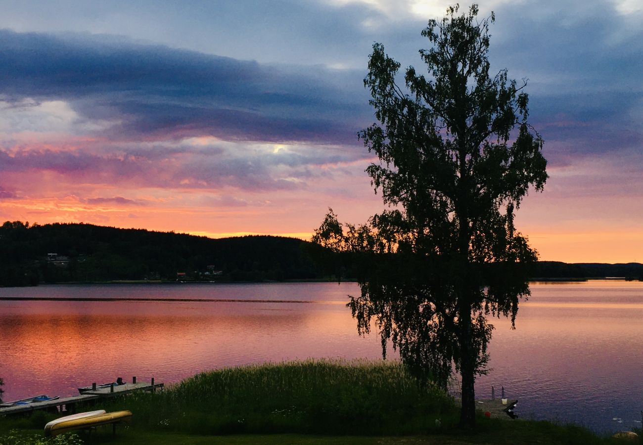 Ferienhaus in Gränna - Schönes Ferienhaus auf einem Seegrundstück am See Bunn außerhalb von Gränna | SE05077