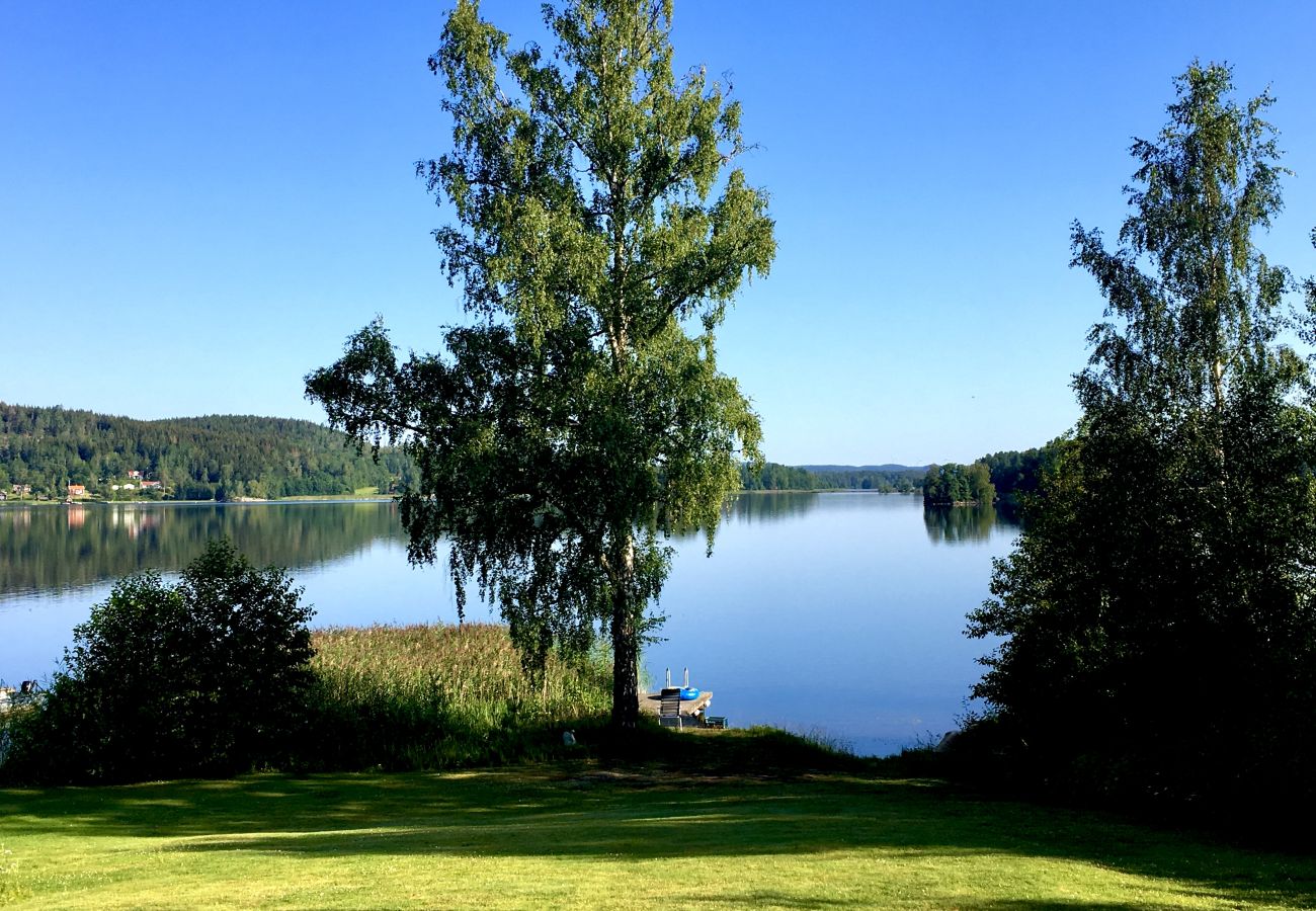 Ferienhaus in Gränna - Schönes Ferienhaus auf einem Seegrundstück am See Bunn außerhalb von Gränna | SE05077