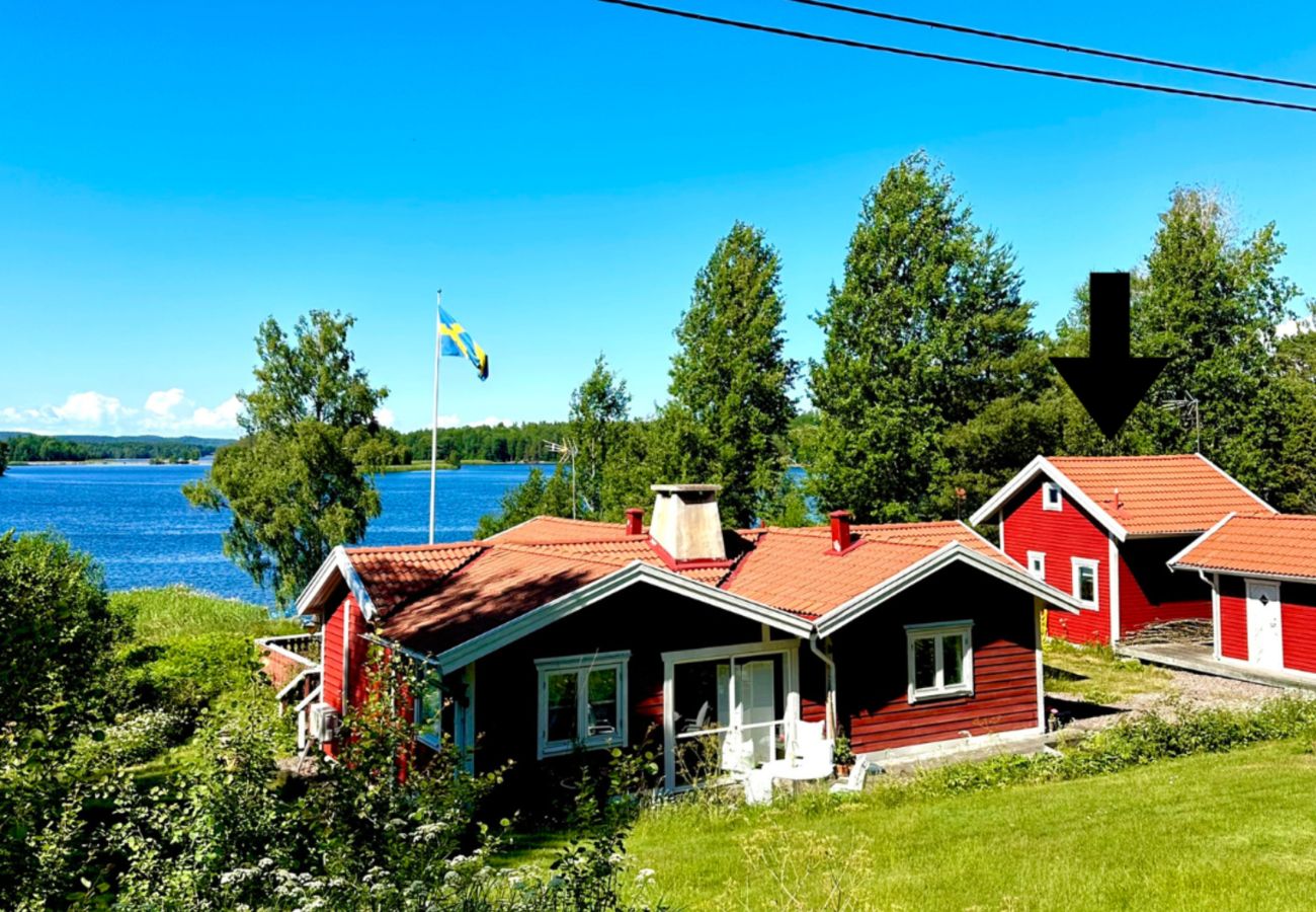 Ferienhaus in Gränna - Schönes Ferienhaus auf einem Seegrundstück am See Bunn außerhalb von Gränna | SE05077