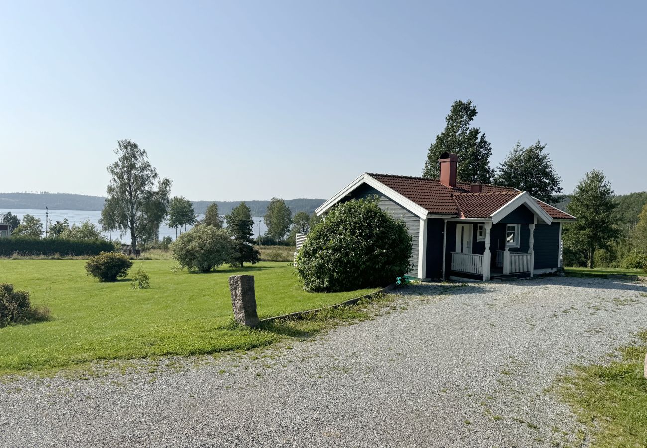 Ferienhaus in Dalskog - Gemütliches Ferienhaus mit Blick auf Teåkersjön | SE17014