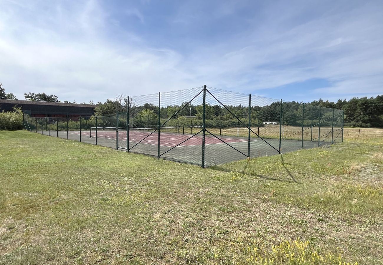 Ferienhaus in Byxelkrok - Fantastisches Haus mit Pool und Tennisplatz in der Nähe von Byxelkrok | SE04053