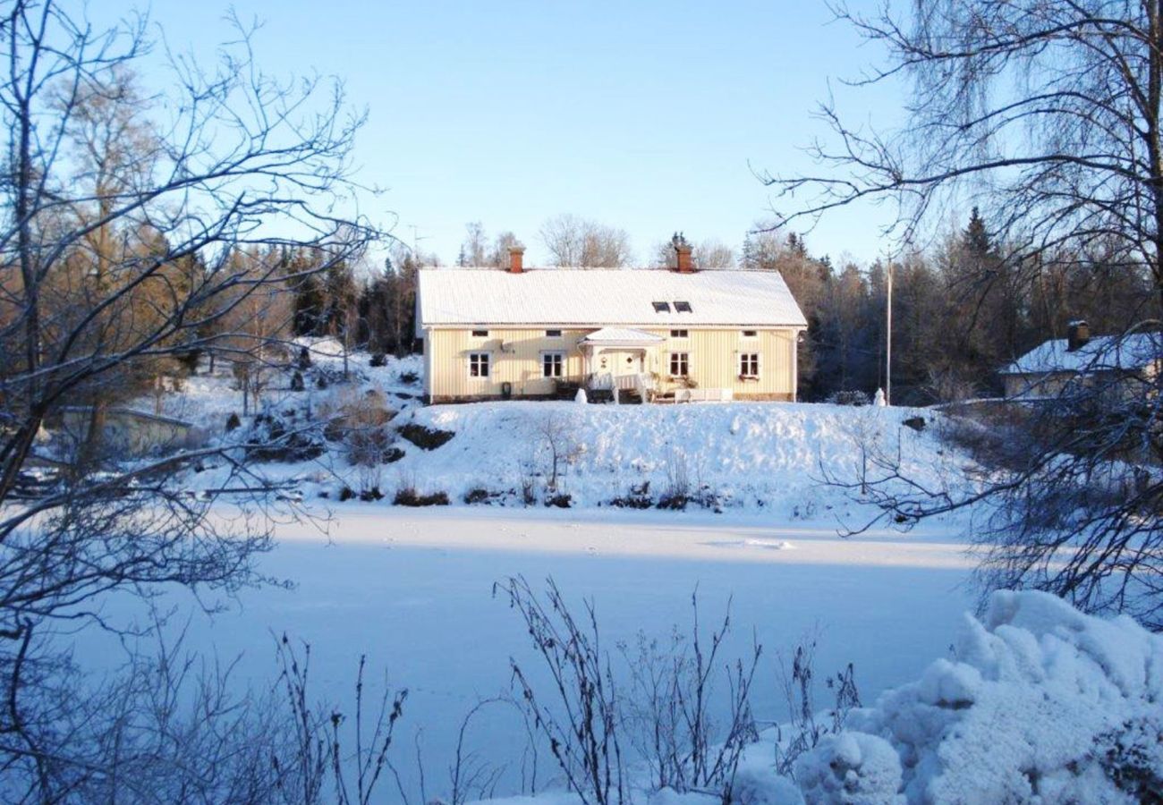 Ferienhaus in Marieholmsbruk - Familienfreundliches Ferienhaus am See in Småland – perfekt für große Gruppen   SE06078