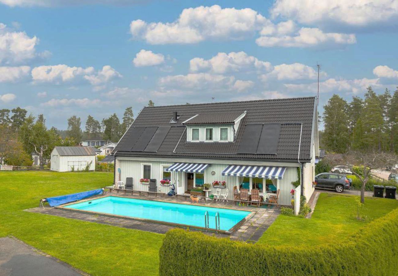 Ferienhaus in Storebro - Große schöne Villa mit Pool in Storebro | SE05079