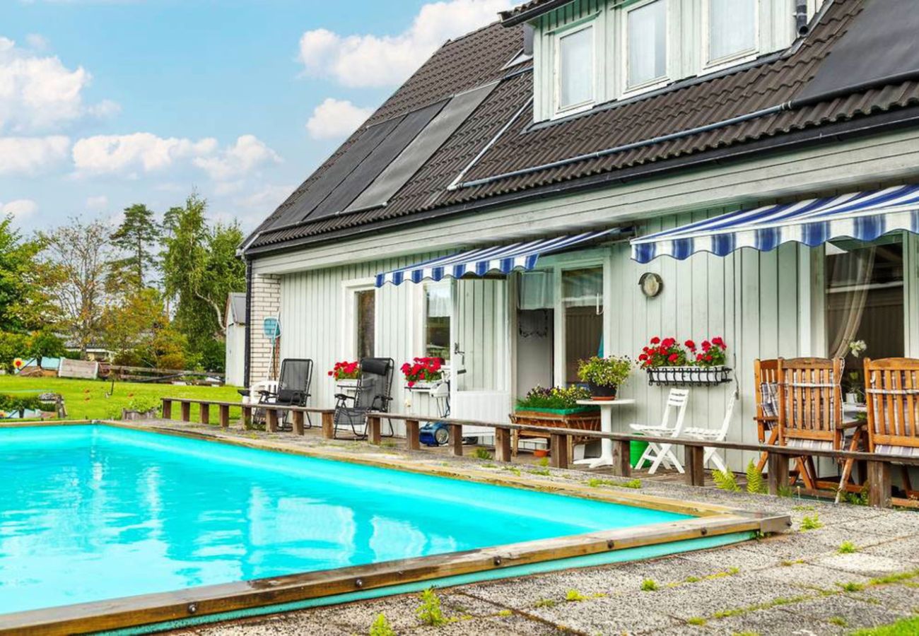 Ferienhaus in Storebro - Große schöne Villa mit Pool in Storebro | SE05079