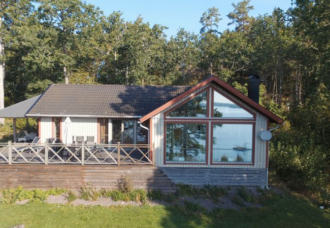  in Dalskog - Holiday home in Dalskog with a panoramic lake view | SE17006