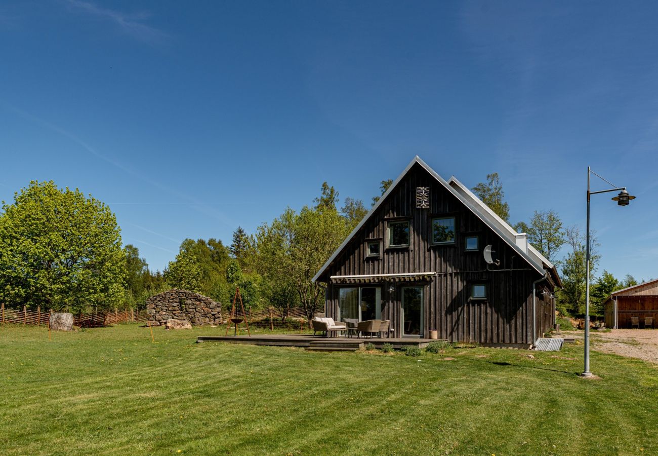 Apartment in Laholm - Kockabygget: Lovely apartment in a rural idyll by Hallandsåsen, Laholm | SE02057