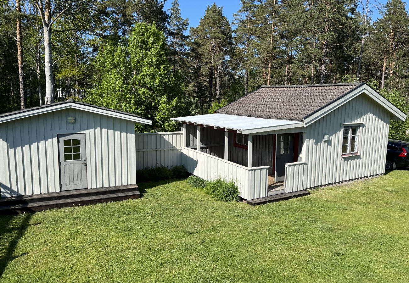 House in Oskarshamn - Cozy cottage located 300 meters from a bay outside Oskarshamn I SE05052