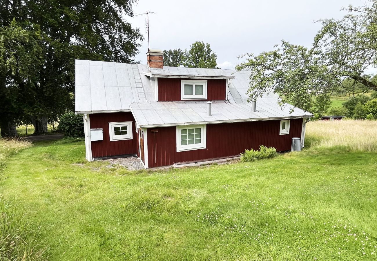 House in Virserum - Small red cottage located close to forest outside Virserum | SE05062