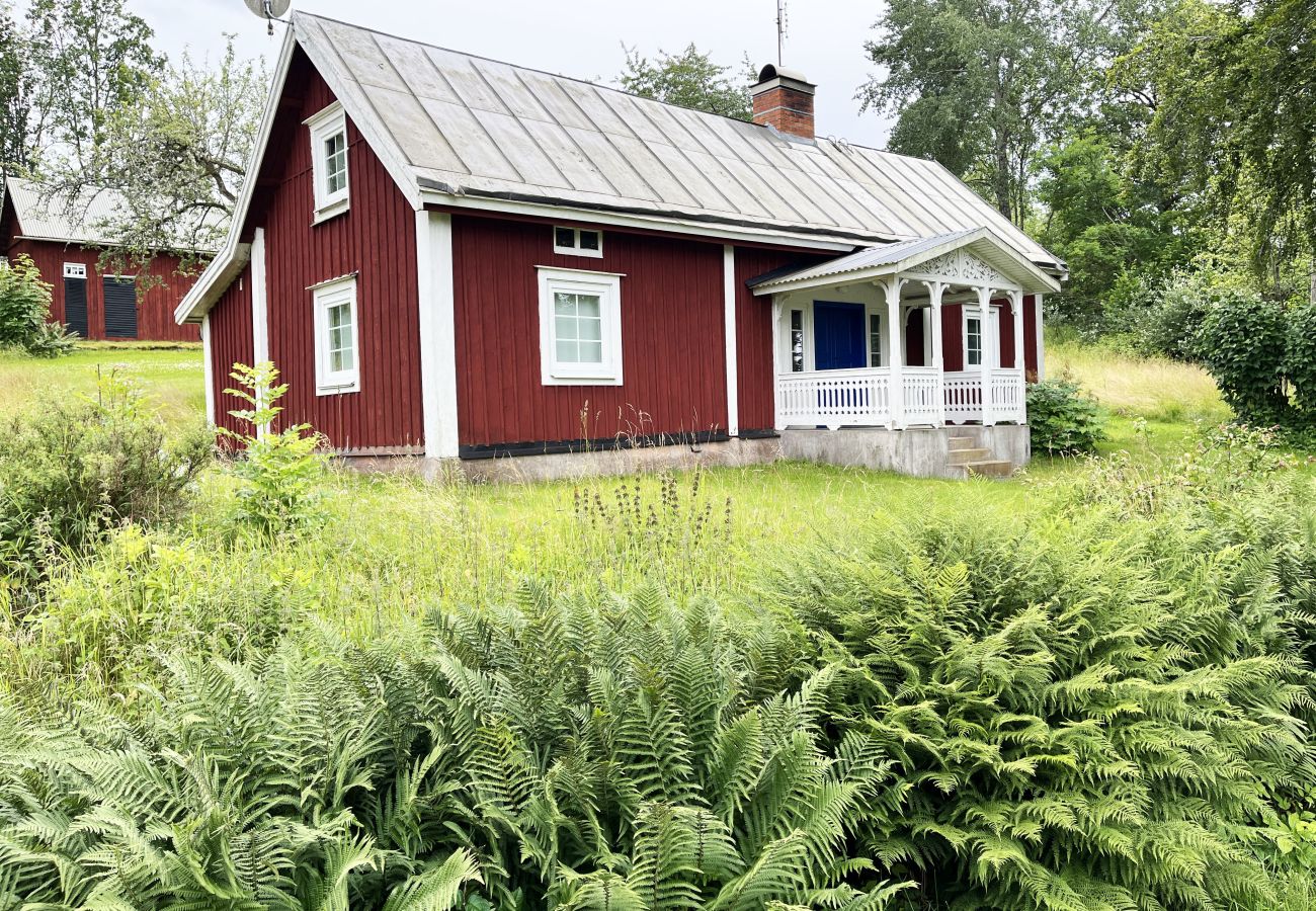 House in Virserum - Small red cottage located close to forest outside Virserum | SE05062