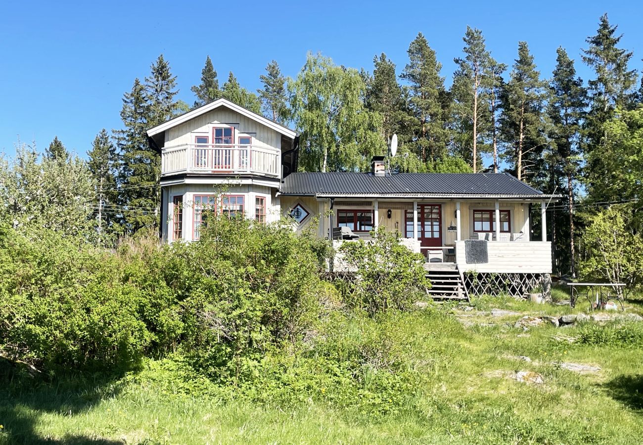 House in Gävle - Pleasant accommodation with its own beach located along the Jungfrukusten | SE20023