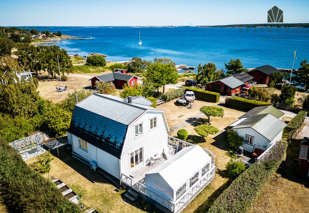House in Hasslö - Nice house with a panoramic view of the sea on beautiful Hasslö outside Karlskrona | SE05069
