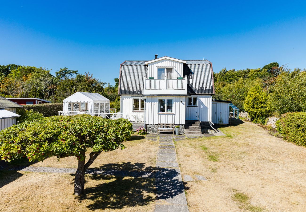House in Hasslö - Nice house with a panoramic view of the sea on beautiful Hasslö outside Karlskrona | SE05069